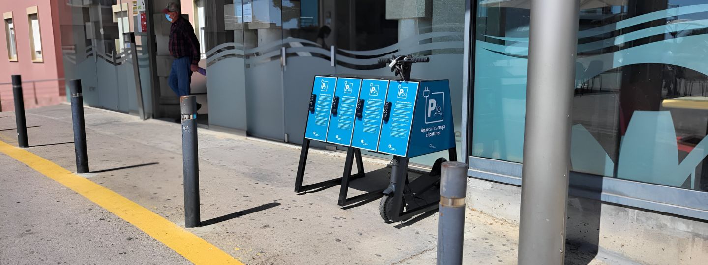 aparcamientos para patinetes y bicicletas eléctricas