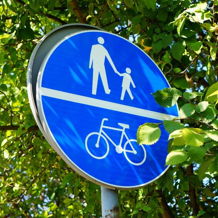 señales para bicicletas y patinetes