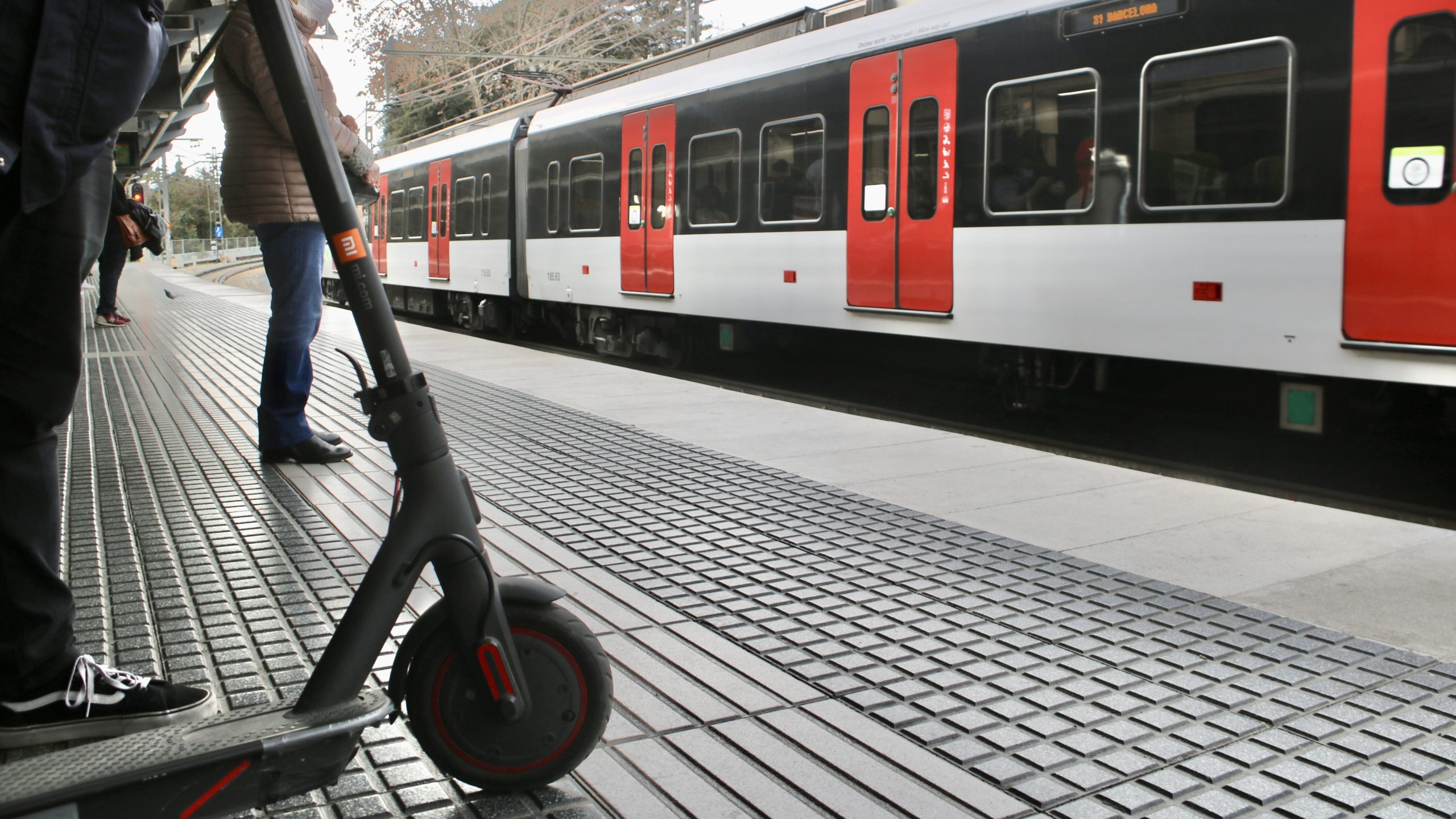 patinetes eléctricos en trenes